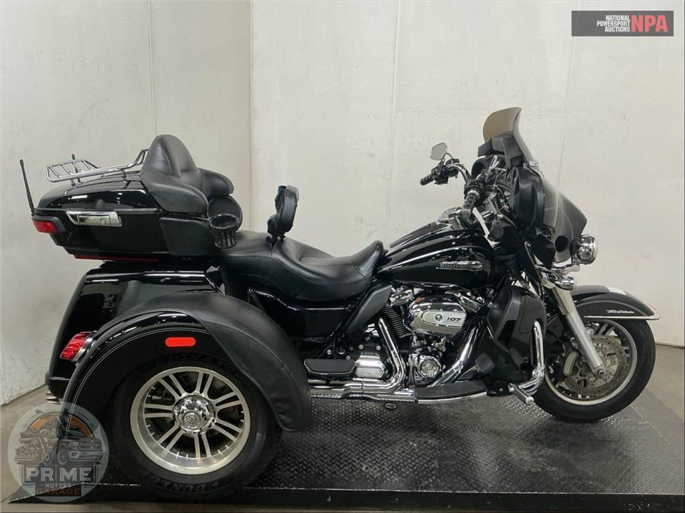 2017 Harley-Davidson FLHTCUTG TRIGLIDE ULTRA CLASSIC — фото 1
