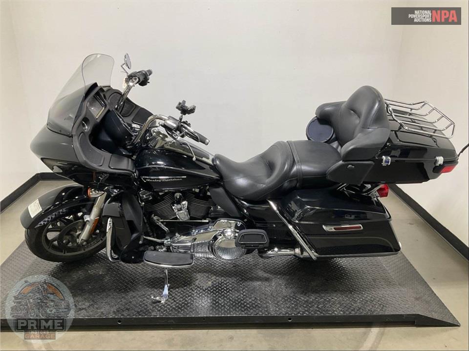 2017 Harley-Davidson FLTRU ROAD GLIDE ULTRA — фото 3