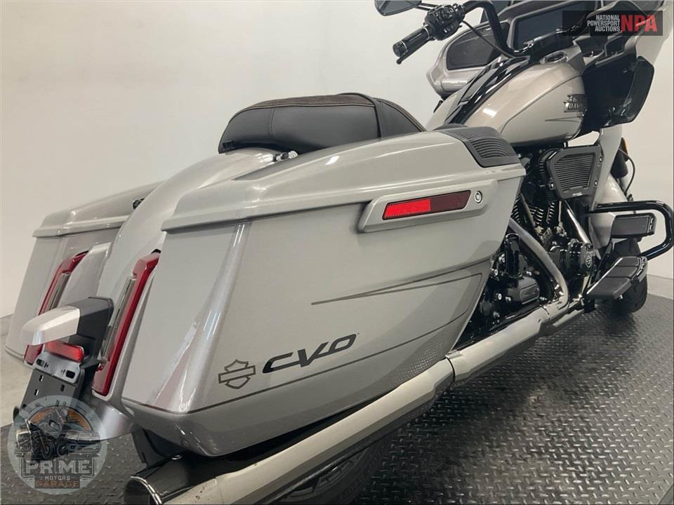 2023 Harley-Davidson FLTRXSE CVO ROAD GLIDE — фото 16