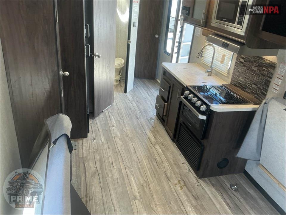 2019 Cherokee By Forest River M-22RR GREY WOLF TOY HAULER SERIES — фото 8