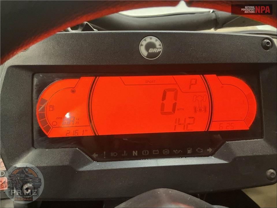 2023 Can-Am MAVERICK X3 X RS TURBO RR (DESERT TAN & CARBON BLACK RED) — фото 6