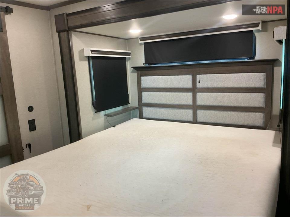 2022 Grand Design Recreational Vehicles M-380FL - SOLITUDE FIFTH WHEEL SERIES — фото 11
