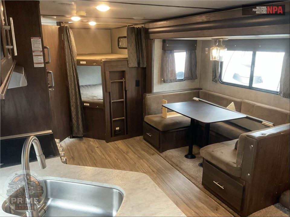 2019 Cherokee By Forest River M-26DBH-L - ALPHA WOLF SERIES — фото 6