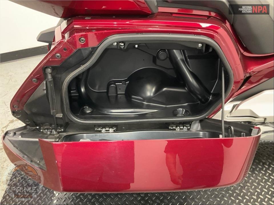 2018 Honda GL1800 GOLDWING TOUR (RED) — фото 21