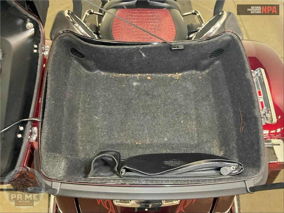 2014 Harley-Davidson FLHTCUTG TRIGLIDE ULTRA CLASSIC — фото 24