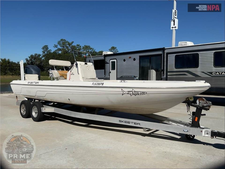 2013 Skeeter Boats SX 240(*)SALTWATER SERIES L=24/E-1-300HP YAMAHA OB — фото 1