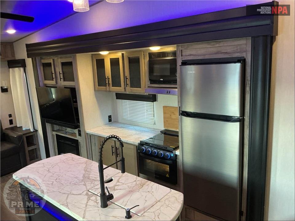 2022 Cherokee By Forest River M-291RL ARCTIC WOLF FIFTH WHEEL SERIES — фото 6