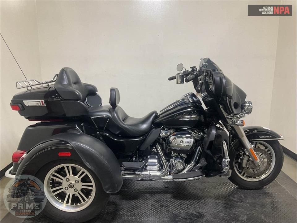 2017 Harley-Davidson FLHTCUTG TRIGLIDE ULTRA CLASSIC — фото 1