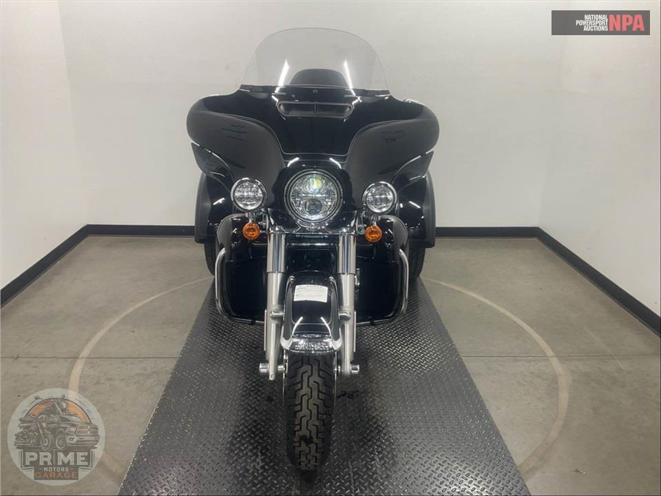 2024 Harley-Davidson FLHTCUTG TRI GLIDE ULTRA CLASSIC — фото 2