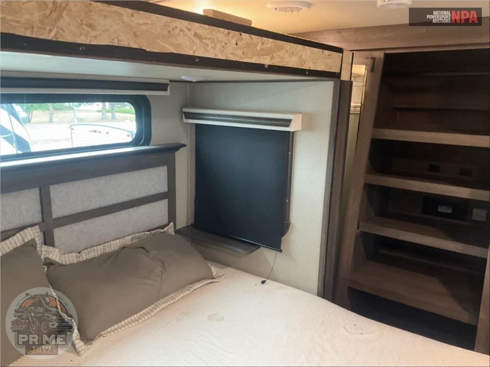 2022 Grand Design Recreational Vehicles M-378MBS - SOLITUDE FIFTH WHEEL SERIES — фото 13