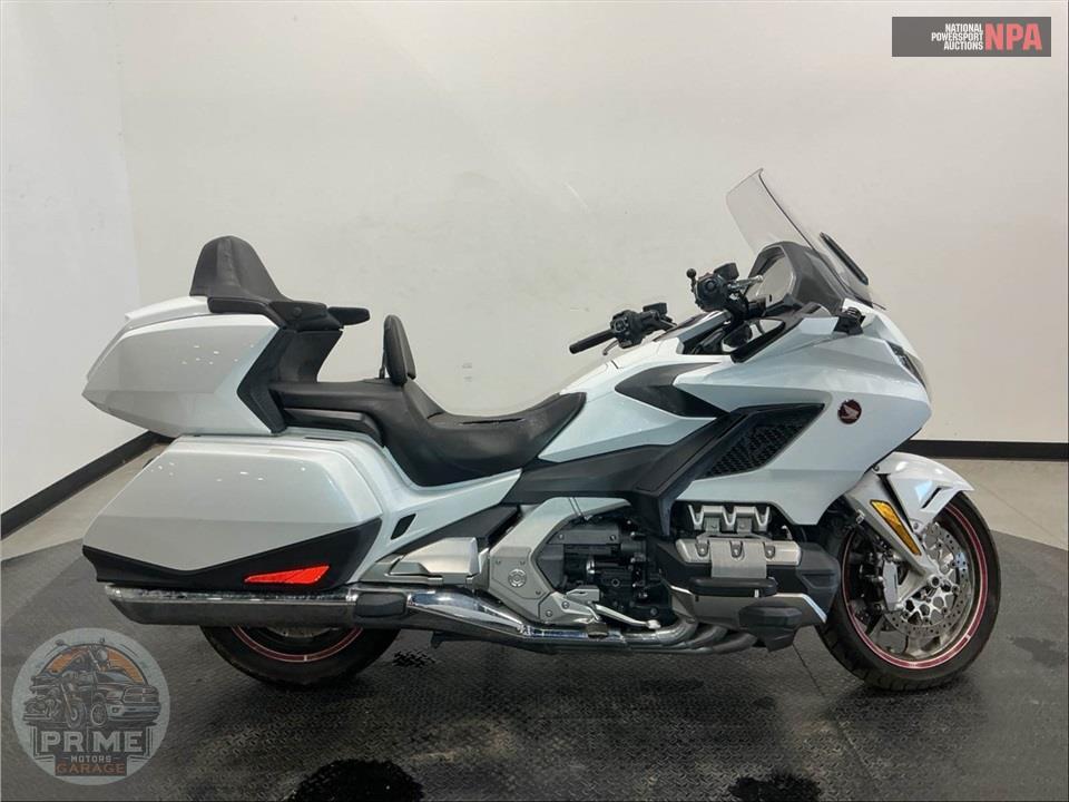 2018 Honda GL1800 GOLDWING TOUR (WHITE) — фото 1