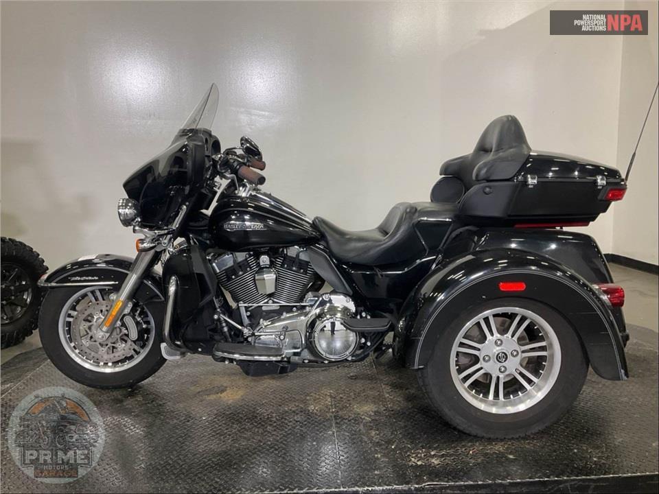 2016 Harley-Davidson FLHTCUTG TRIGLIDE ULTRA CLASSIC — фото 3