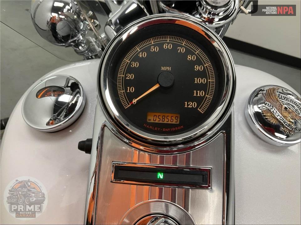 2012 Harley-Davidson FLHRC ROAD KING CLSC — фото 5