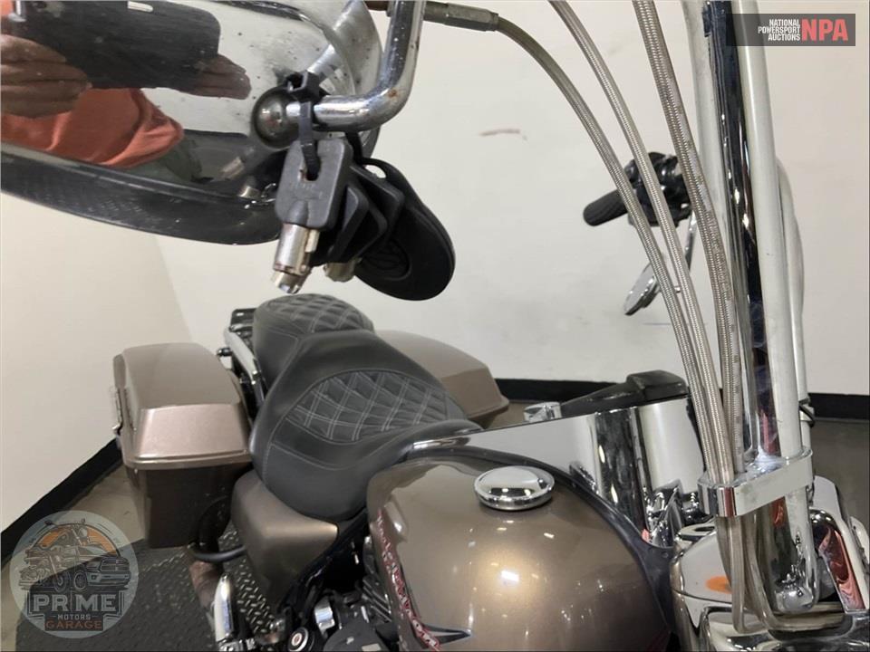 2005 Harley-Davidson FLHRI ROAD KING — фото 22