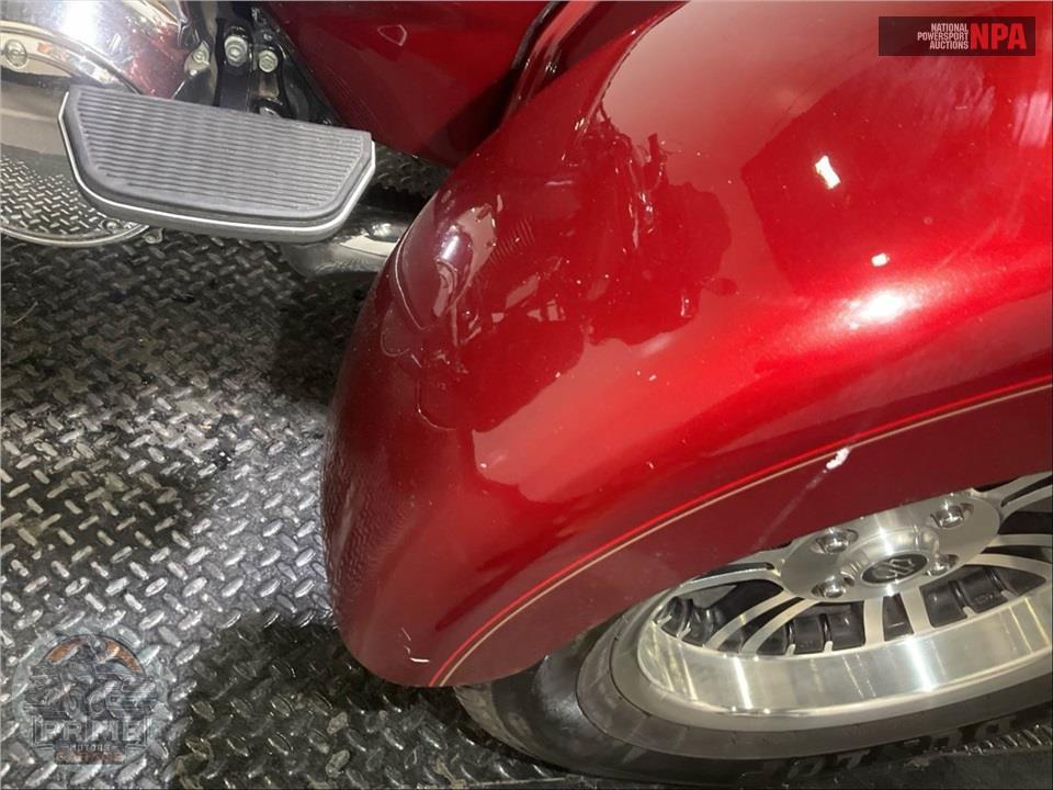 2010 Harley-Davidson FLHTCUTG TRIGLIDE ULTRA CLASSIC — фото 15