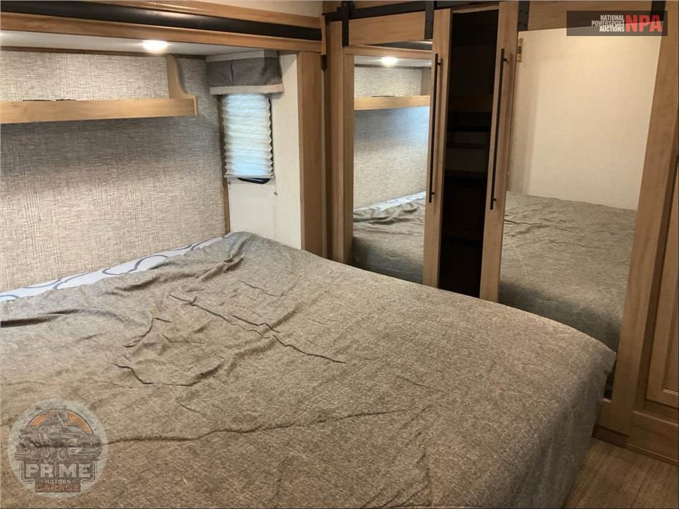 2023 Sabre By Forest River M-38DBQ - FIFTH WHEEL SERIES — фото 12