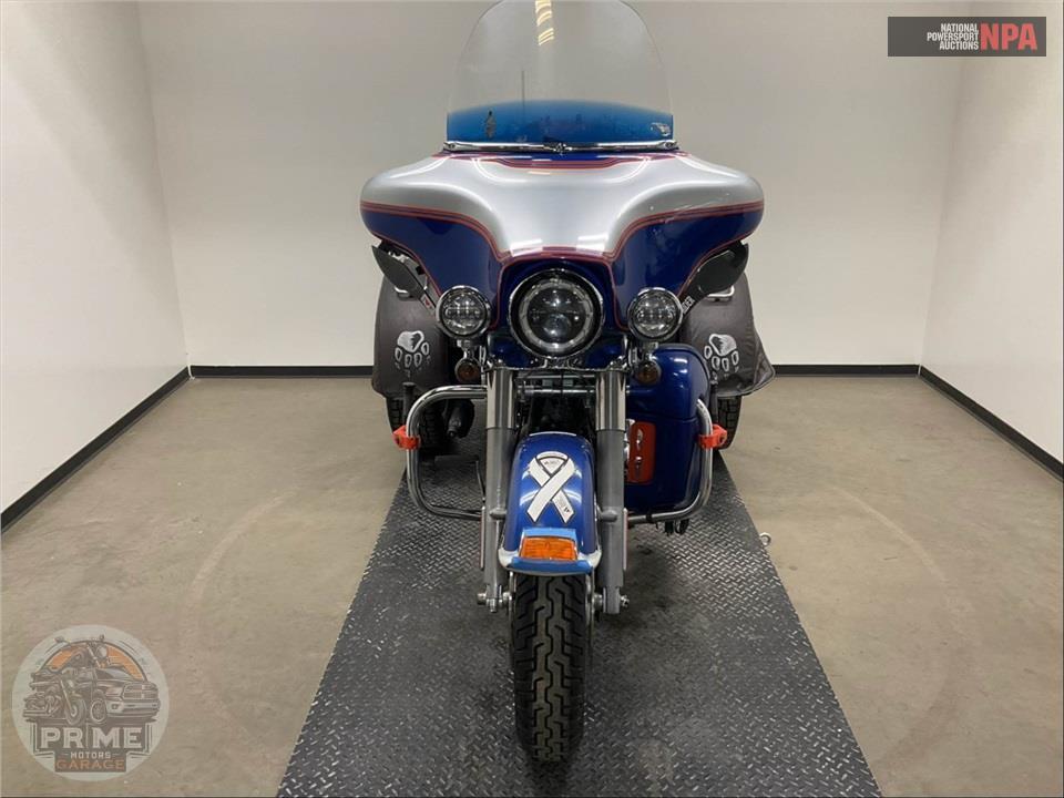 2010 Harley-Davidson FLHTCUTG TRIGLIDE ULTRA CLASSIC — фото 2
