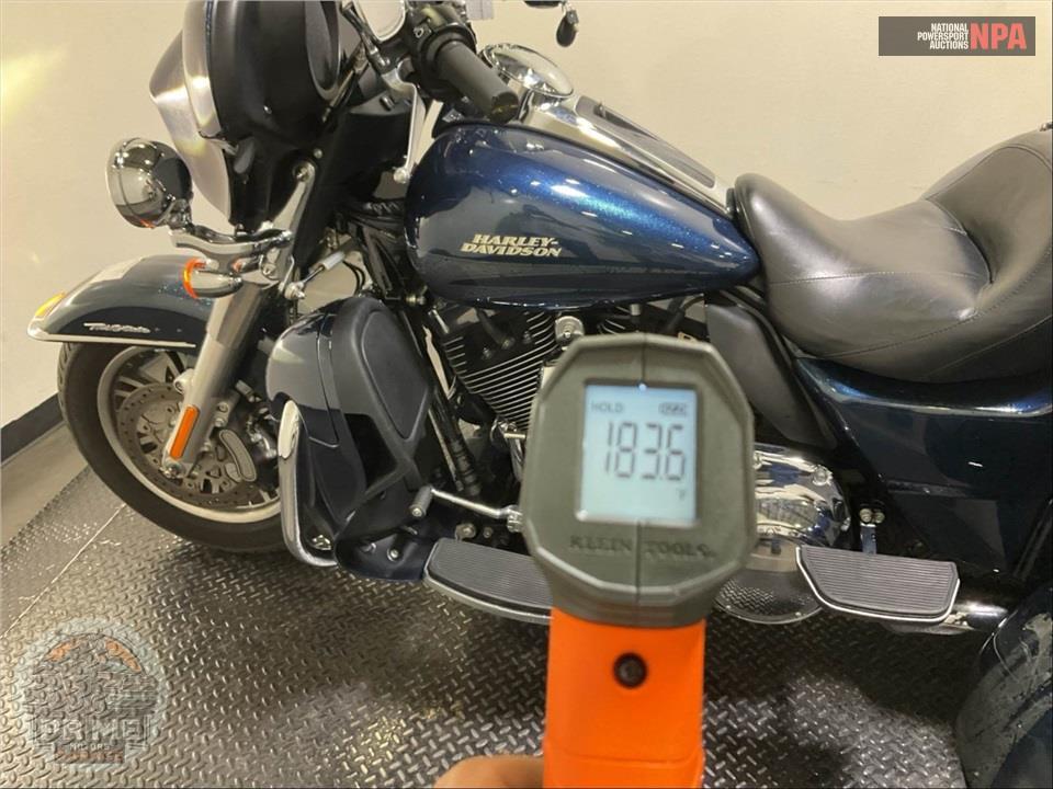 2016 Harley-Davidson FLHTCUTG TRIGLIDE ULTRA CLASSIC — фото 8