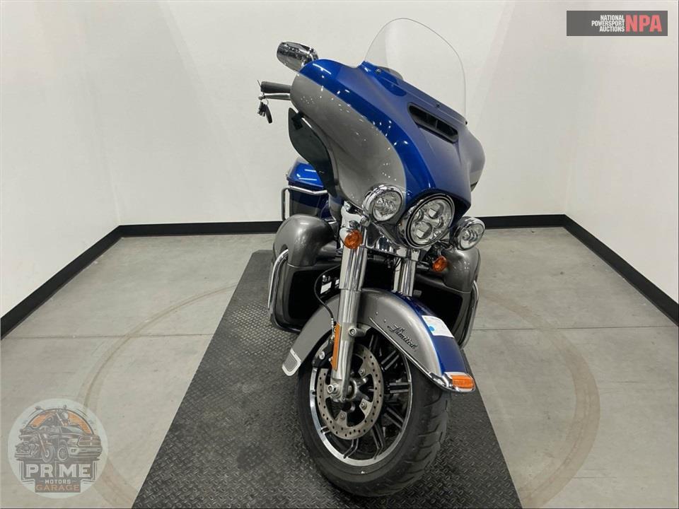 2017 Harley-Davidson FLHTK ULTRA LIMITED — фото 2