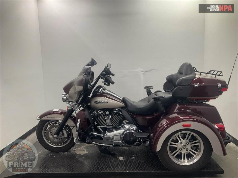 2018 Harley-Davidson FLHTCUTG TRI GLIDE ULTRA — фото 3