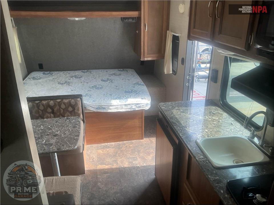 2016 Keystone Rv M-1800 BH SUMMERLAND MINI SERIES — фото 6