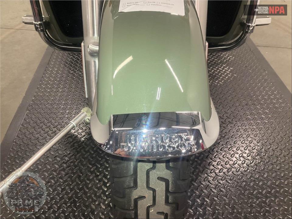 2021 Harley-Davidson FLHTCUTG TRI GLIDE ULTRA CLASSIC — фото 17