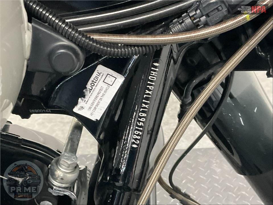 2020 Harley-Davidson FLHXSE CVO STREET GLIDE — фото 23