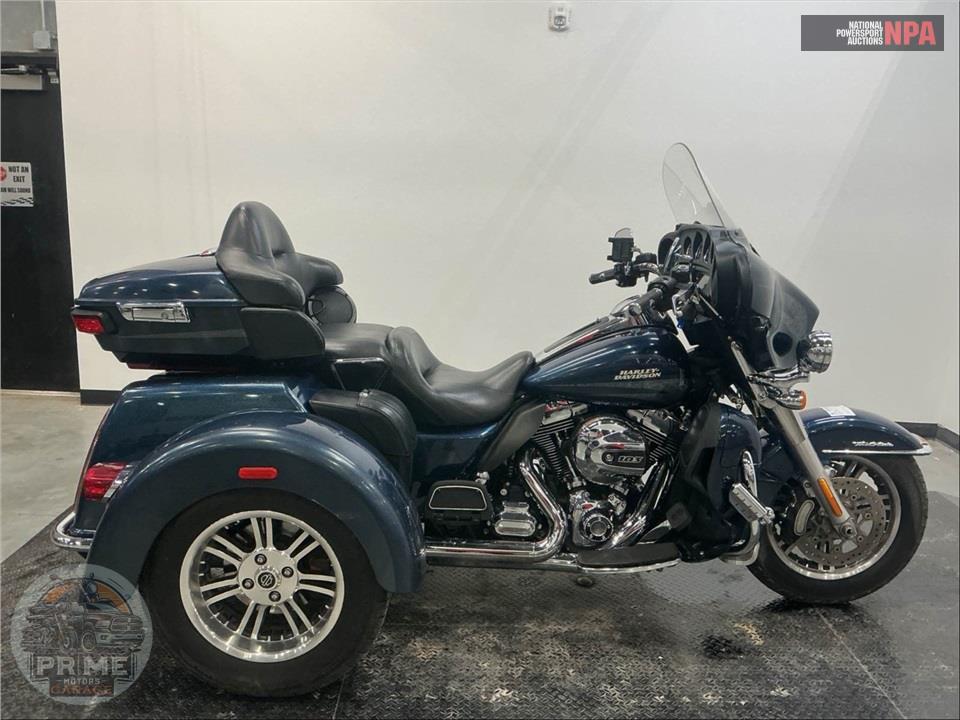 2016 Harley-Davidson FLHTCUTG TRIGLIDE ULTRA CLASSIC — фото 1