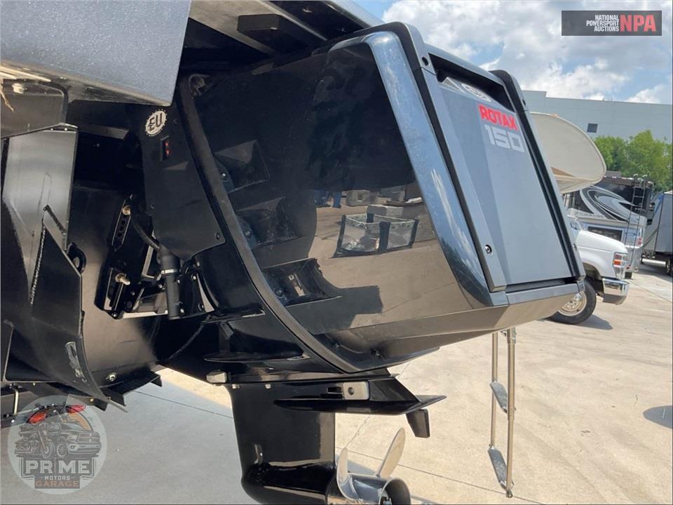 2025 Manitou Pontoon 22 SWITCH BACK CRUISE SERIES L=24/E=1 150 HP ROTAX OB — фото 9