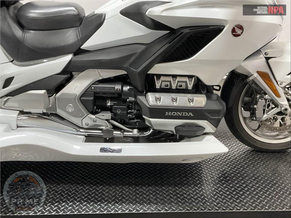 2018 Honda GL1800D GOLDWING TOUR DCT (WHITE) — фото 8