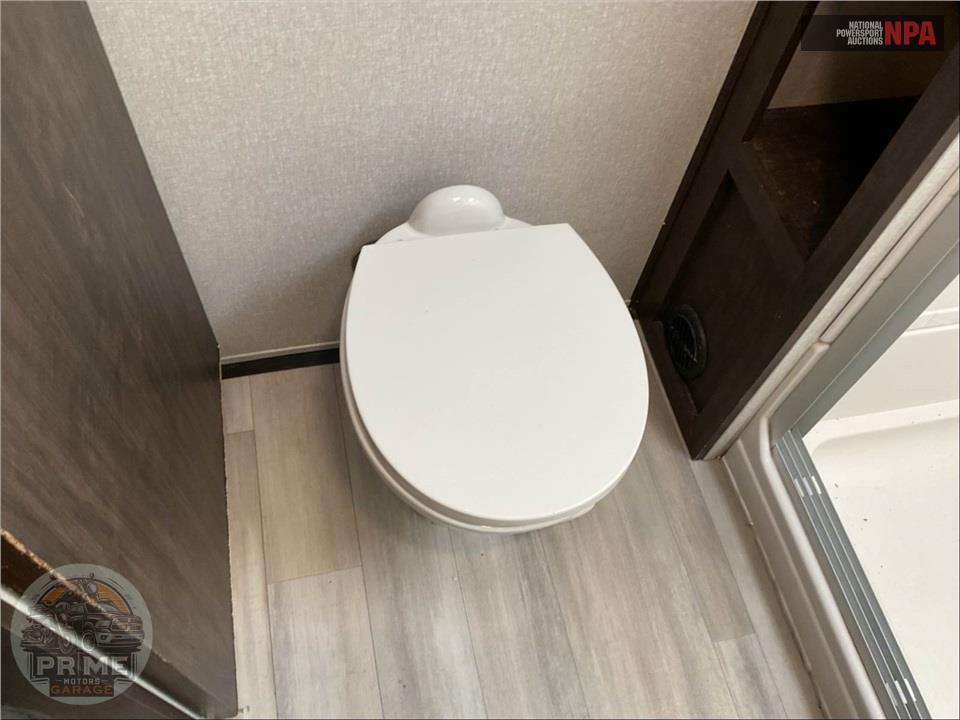 2021 Coachmen By Forest River M-398 MBL - BROOKSTONE FIFTH WHEEL SERIES — фото 15