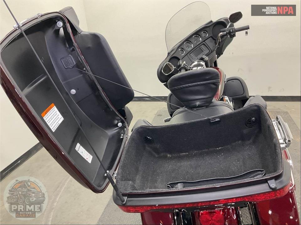 2015 Harley-Davidson FLHTCU ULTRA CLASSIC ELECTRA GLIDE — фото 27
