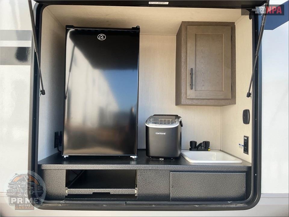 2025 Cherokee By Forest River M -3850SUITE - ARCTIC WOLF FIFTH WHEEL SERIES — фото 23