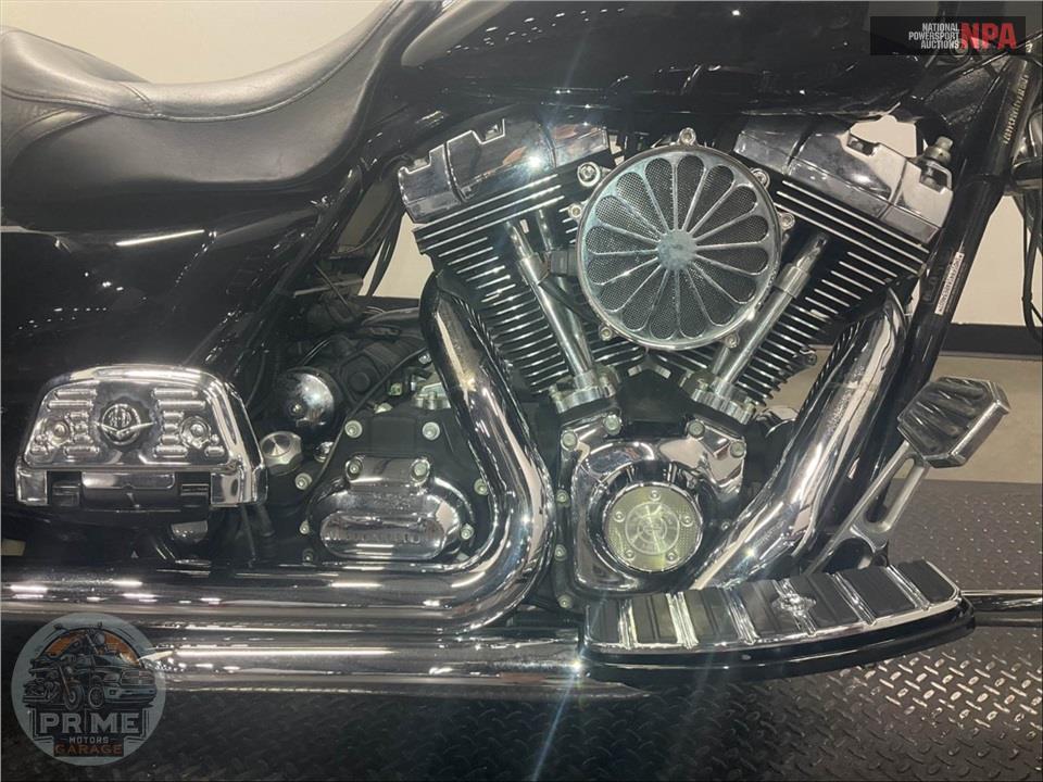 2010 Harley-Davidson FLHRC ROAD KING CLASSIC — фото 6