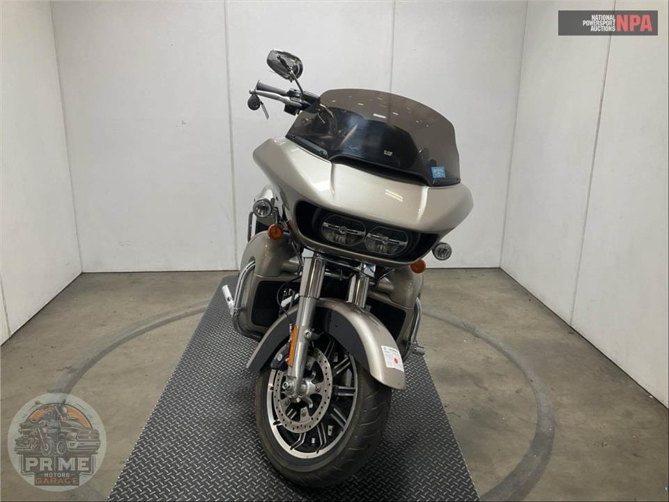 2018 Harley-Davidson FLTRU ROAD GLIDE ULTRA — фото 2
