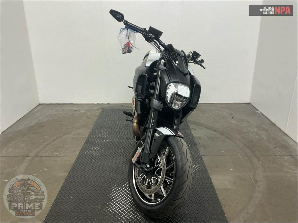 2015 Ducati DIAVEL CARBON WHITE — фото 2