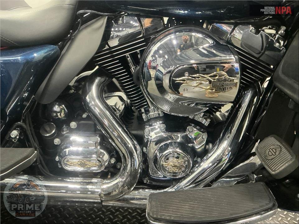 2016 Harley-Davidson FLHTCUTG TRIGLIDE ULTRA CLASSIC — фото 6