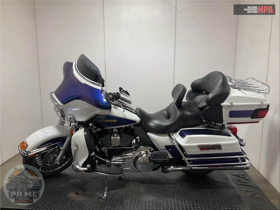 2010 Harley-Davidson FLHTCU ULTRA CLASSIC ELECTRA GLIDE — фото 3