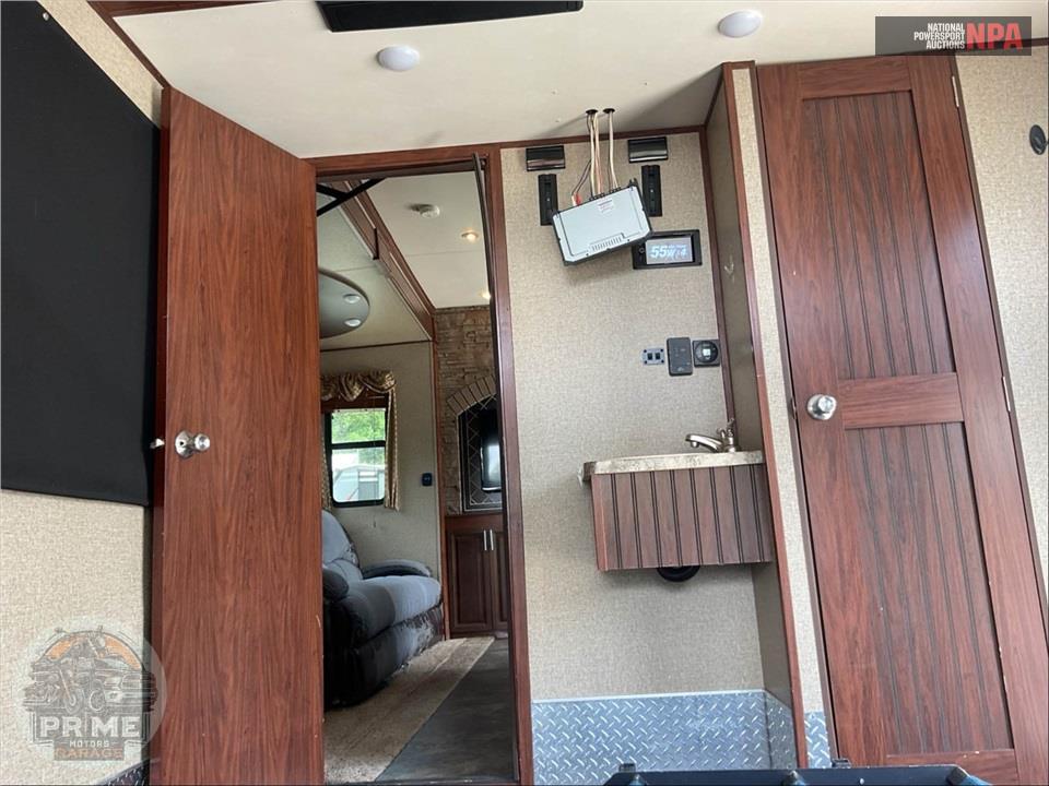 2017 Vengeance By Forest River M-40D12 - TOURING TOY HAULER TOY HAULER SERIES — фото 15