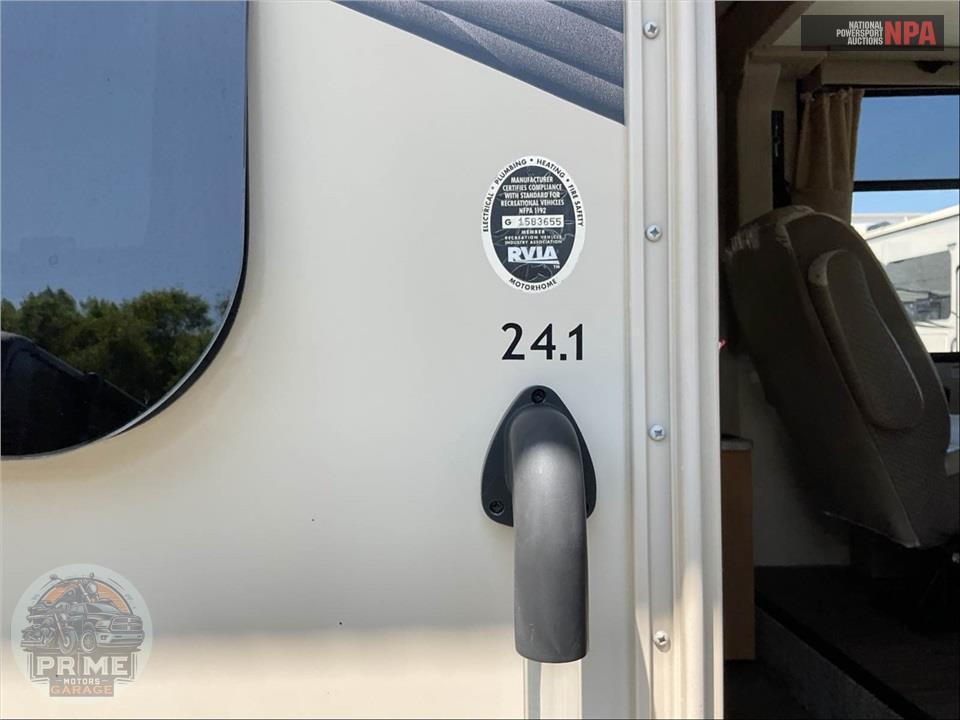 2017 Thor Motor Coach M-24.1 FORD - AXIS SERIES — фото 6