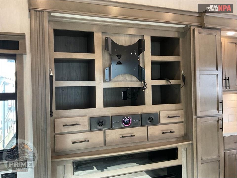 2021 Riverstone M-3670RL - RESERVE FIFTH WHEEL SERIES — фото 21