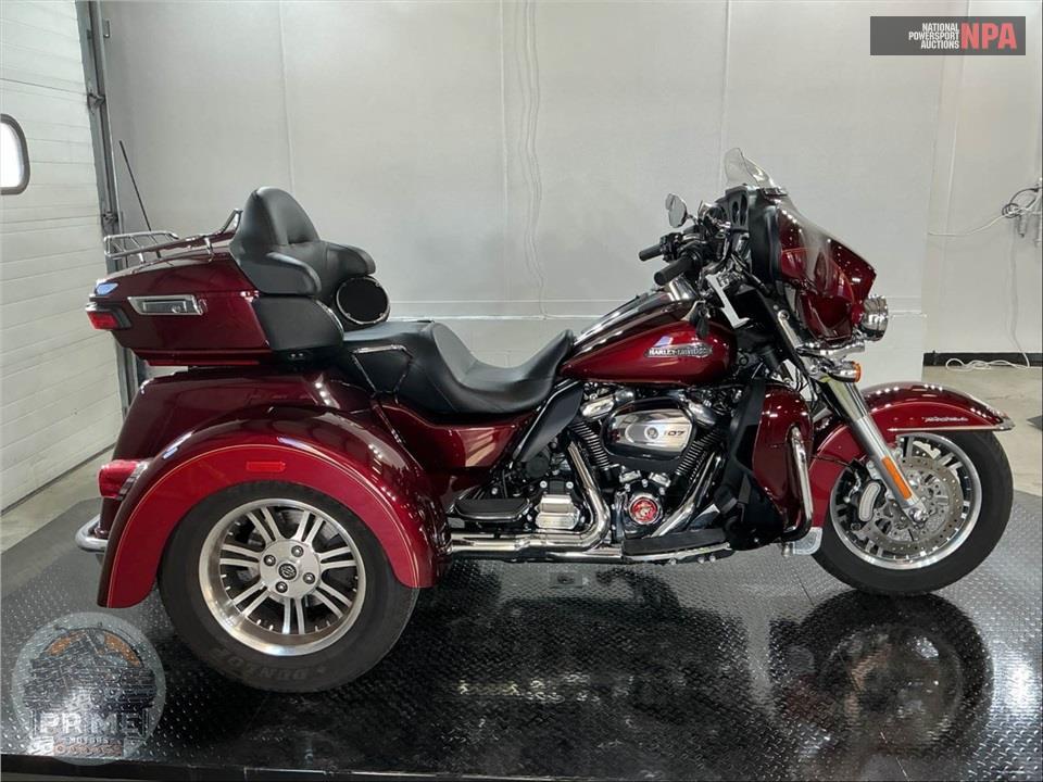2017 Harley-Davidson FLHTCUTG TRIGLIDE ULTRA CLASSIC — фото 1