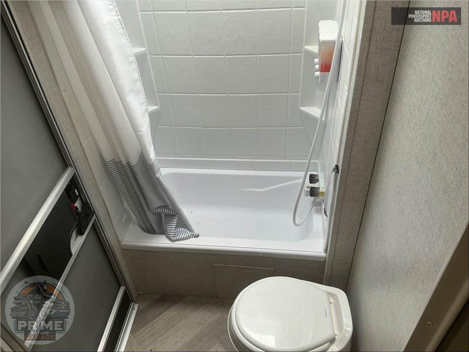 2020 Wildwood By Forest River M-263BHXL X-LITE SERIES — фото 17