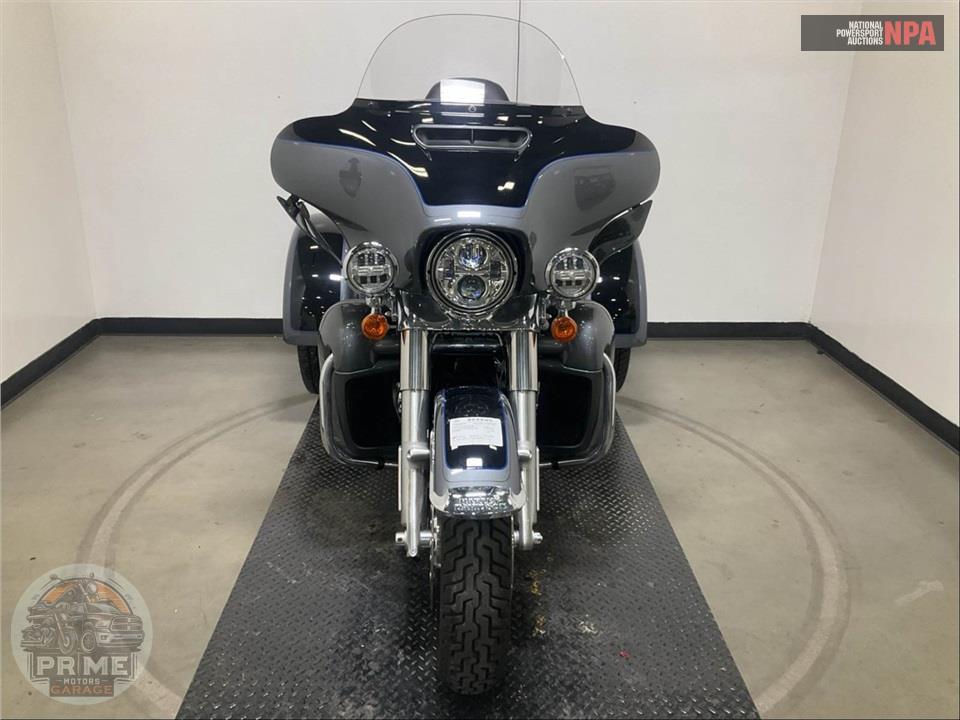 2022 Harley-Davidson FLHTCUTG TRI GLIDE ULTRA CLASSIC — фото 2