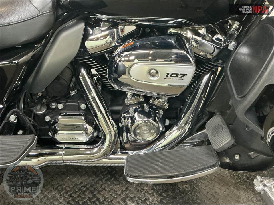 2017 Harley-Davidson FLHTCUTG TRIGLIDE ULTRA CLASSIC — фото 6