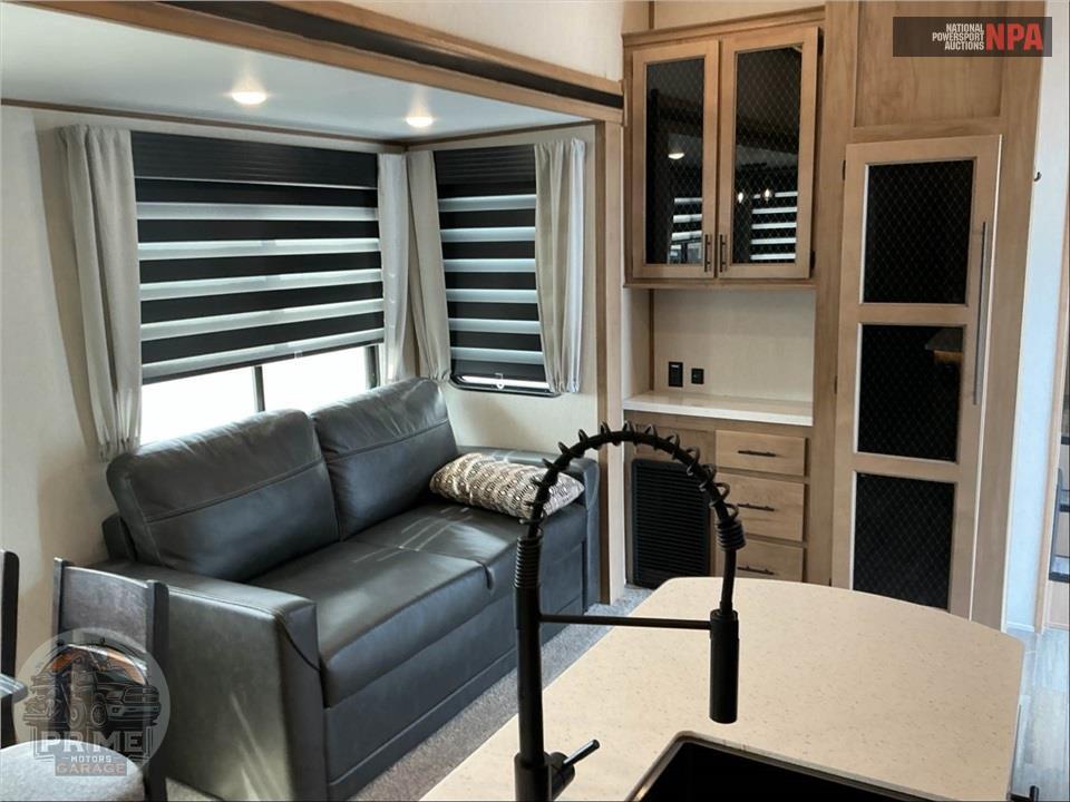 2023 Sabre By Forest River M-38DBQ - FIFTH WHEEL SERIES — фото 6
