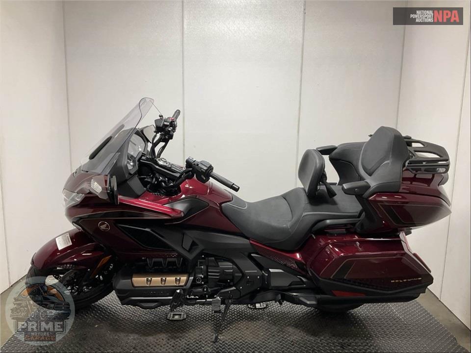 2025 Honda GOLD WING TOUR AUTOMATIC DCT 50TH ANNIVERSARY — фото 3