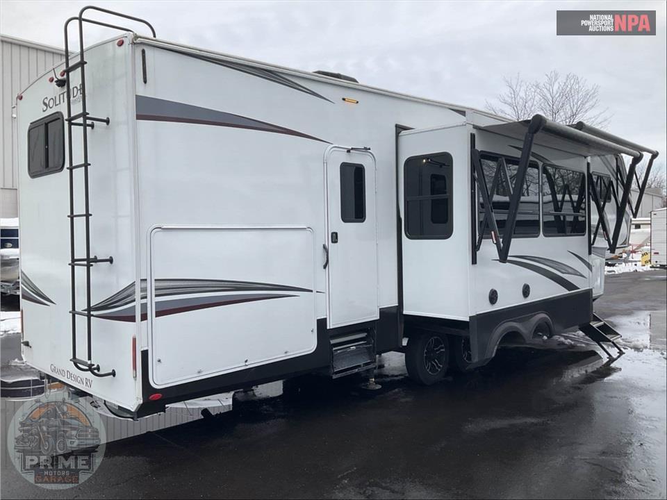 2022 Grand Design Recreational Vehicles M-3740BH - SOLITUDE S-CLASS FIFTH WHEEL SERIES — фото 4