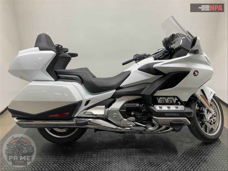 2018 Honda GL1800D GOLDWING TOUR DCT (WHITE) — фото 1