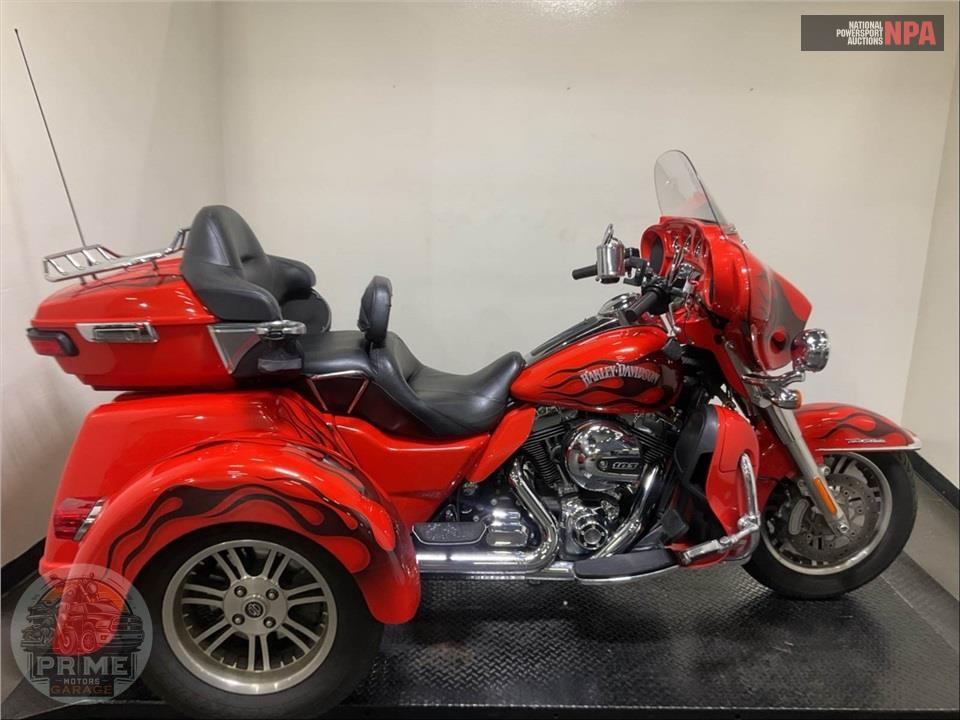 2015 Harley-Davidson FLHTCUTG TRIGLIDE ULTRA CLASSIC — фото 1